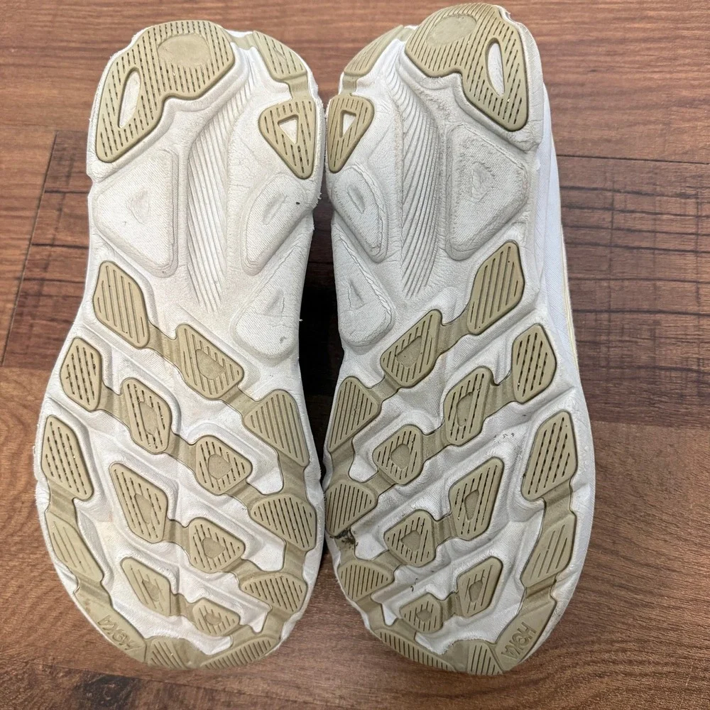 Hoka Clifton 9 Sneakers Mens 9.5 Sand Eggshell Running Shoes 1127895